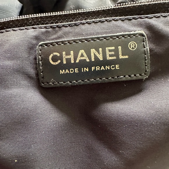 CHANEL Nylon Travel Tote Bag Handbag with authenticity card - Picture 15 of 16